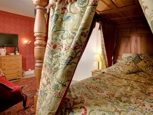 The Old Court Hotel Вітні Екстер'єр фото