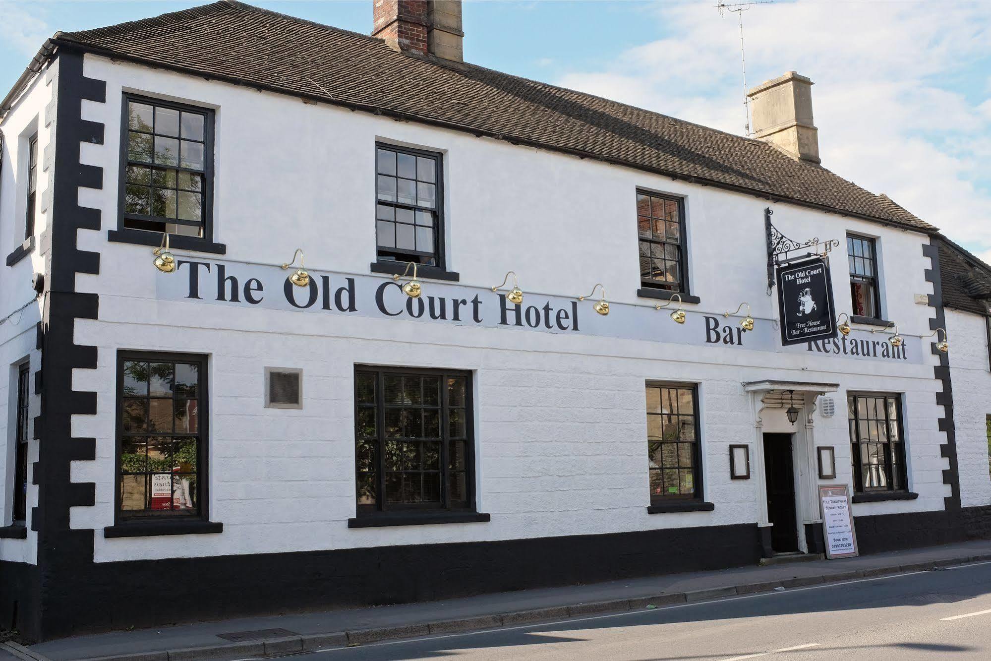 The Old Court Hotel Вітні Екстер'єр фото